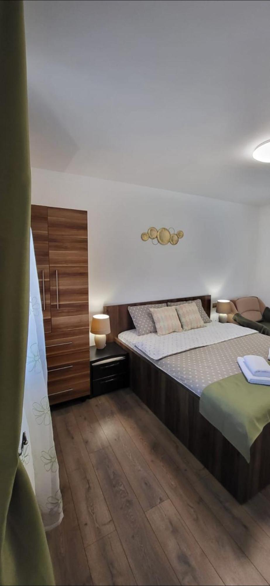 Huesca House Hotel Turda Exterior photo