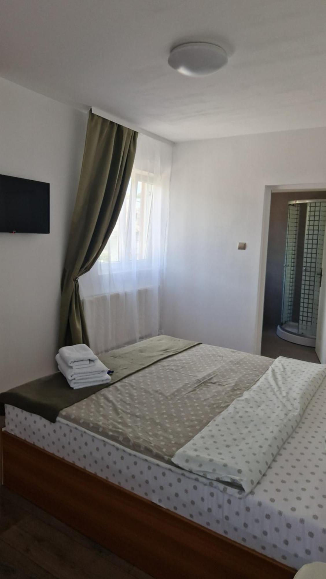 Huesca House Hotel Turda Exterior photo